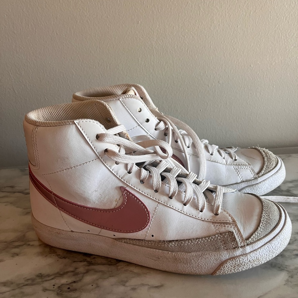 Nike White and Pink High-Tops